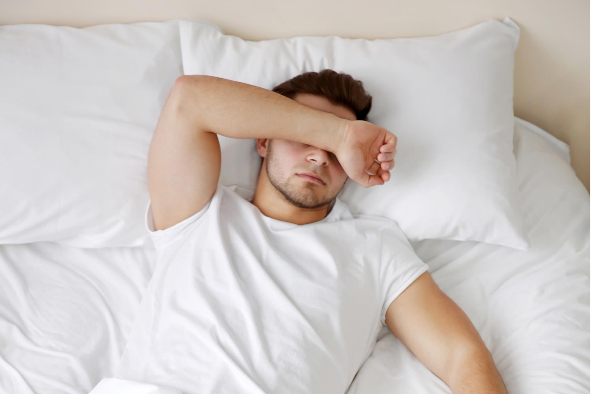 新研究:白天嗜睡、晚上睡不好和打鼾都会增加永久性失明的风险